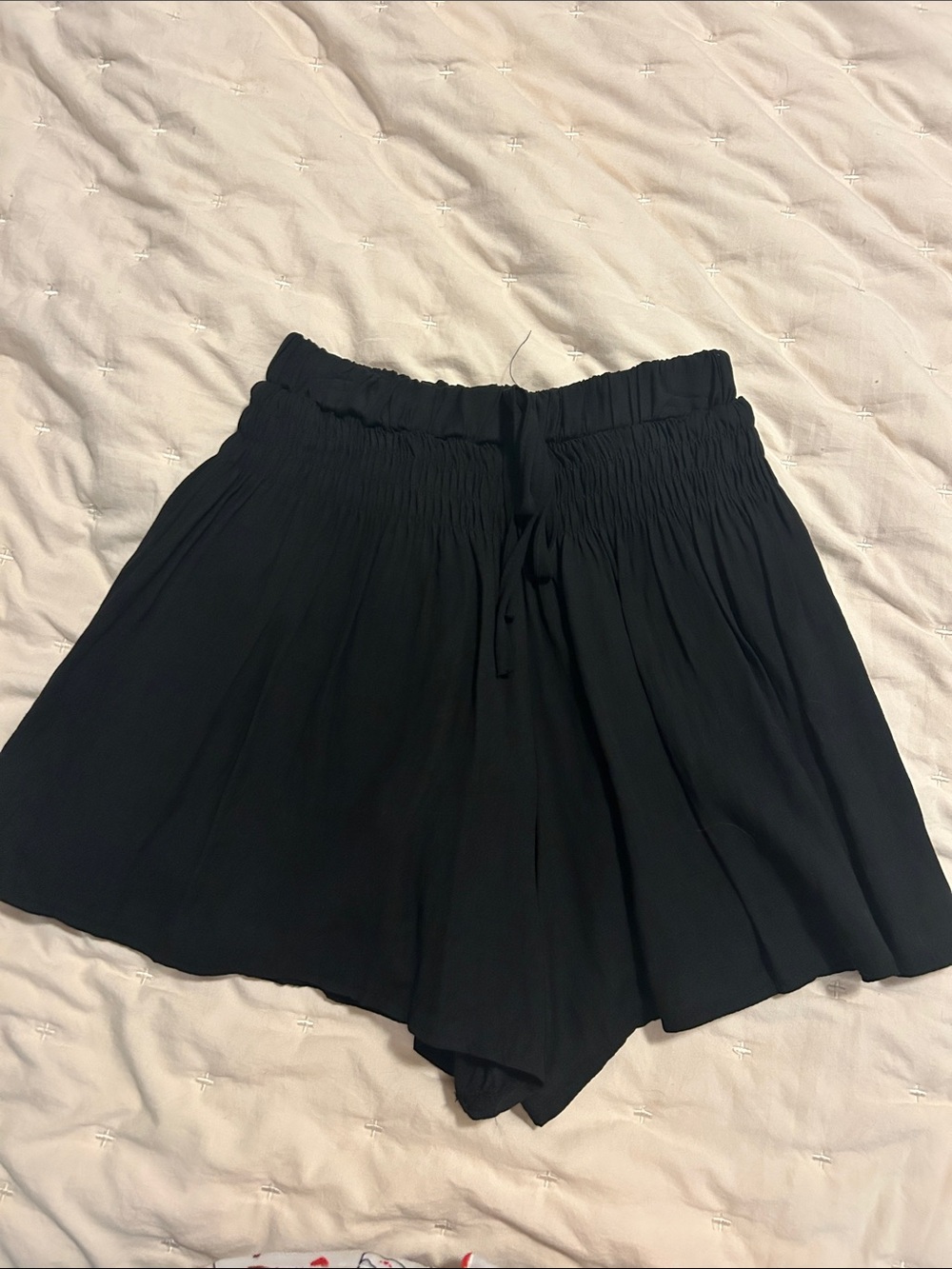 Black Women's Elastic Waist Crepe Dress Shorts size small NEW